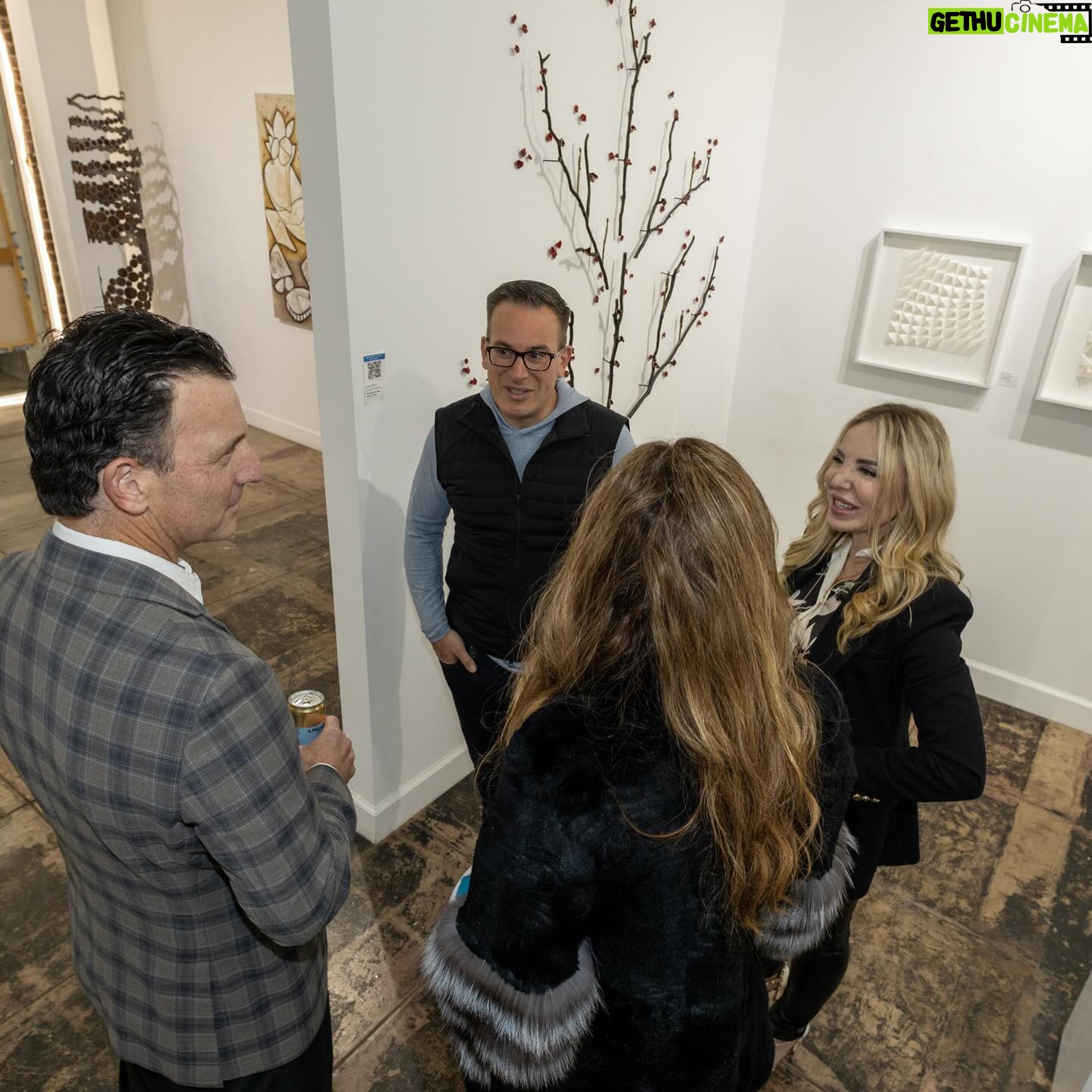 Shirly Brener - 6.4K Likes - SPECTACULAR OPENING NIGNT!!! ✨🌻🌷🌻💐🌷💫brucerubensteinart Solo Exhibition in Los Angeles “WELCOME TO THE PHARCYDE”✨🖼️✨ at @artplexgallery
show will be running through end of month 👨🏼🎨
👈🏼 swipe for more cool photos
• 📸 ph by @matthew_deere_art