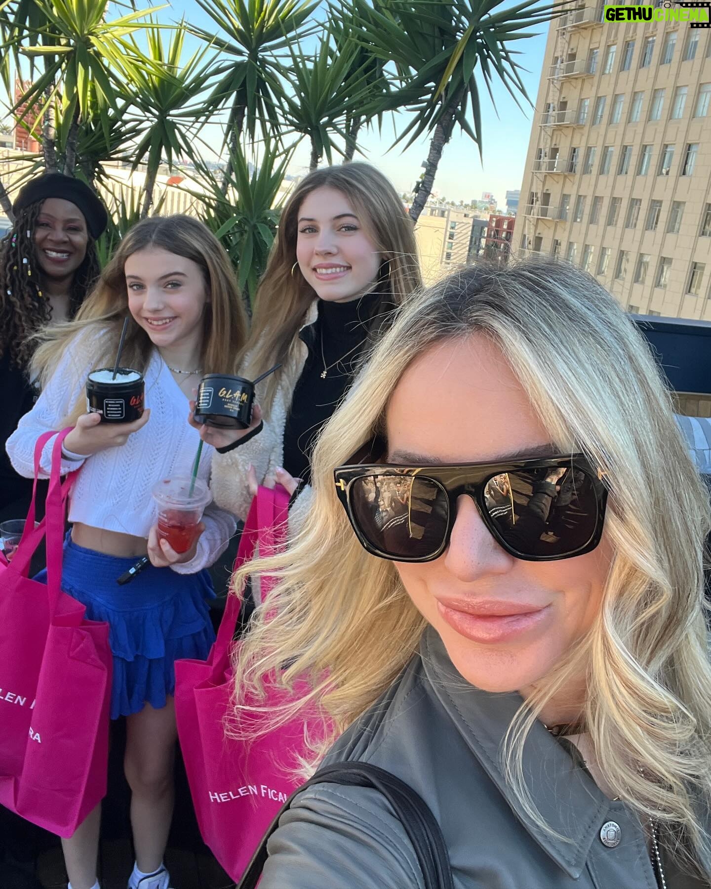 Shirly Brener Instagram - a beautiul day in sunny LA π we had a lovely time at the pre-Emmy Lifestyle & Gifting lounge thank you @wowcreations @theasterlosangeles for hosting us at ur stylish & chic event as always ur the best! π«ππποΈπ