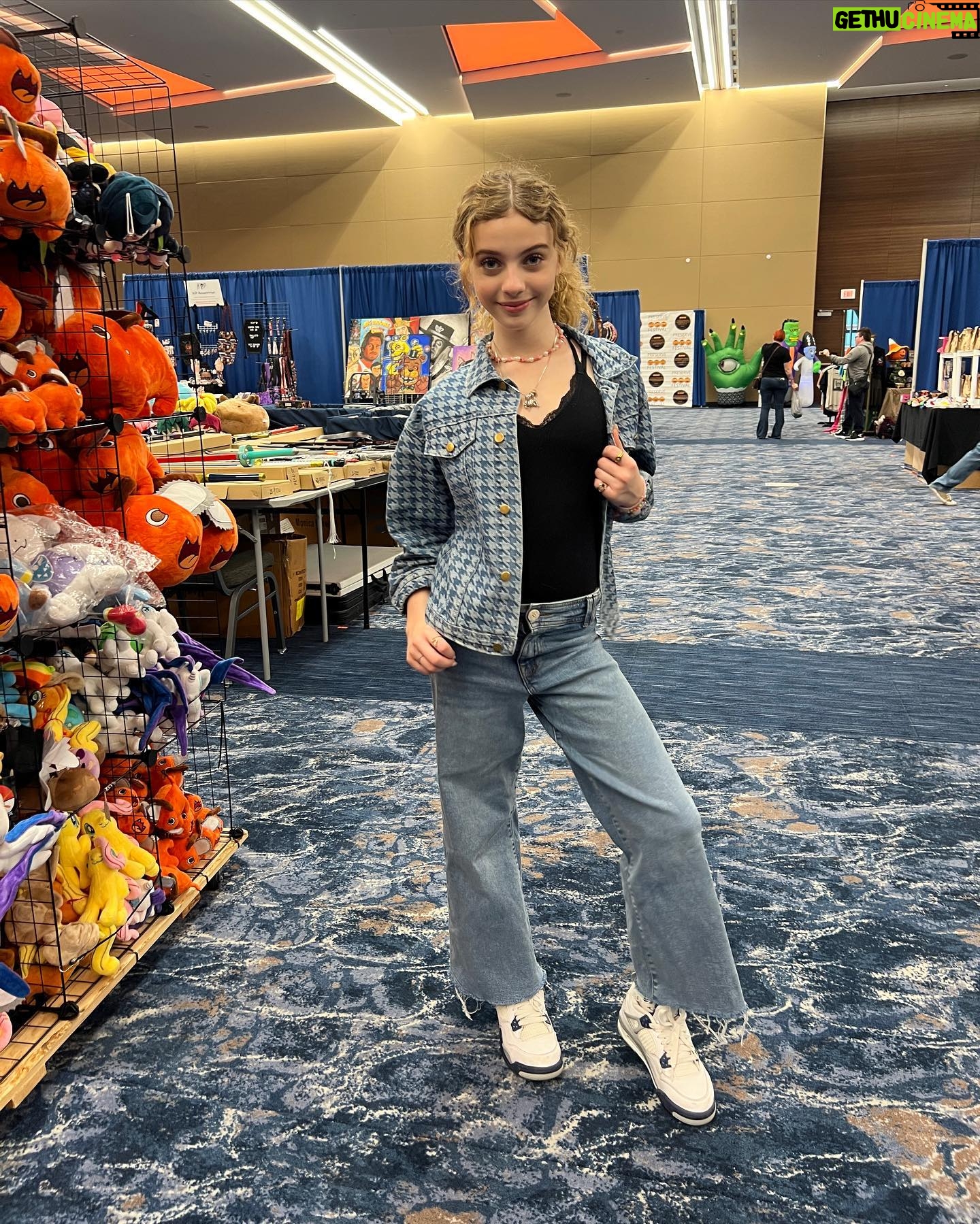 Shirly Brener Instagram - several perf days in Dallas w the cutest best of friends little witches 🧙🧙🧙 for @preservehalloweenfest which was absolutely so well put together 🎃🎃 shoutout also to @coolwatersprods for all your hard work and dedication. miss y’all already 💜💚♥️🎉