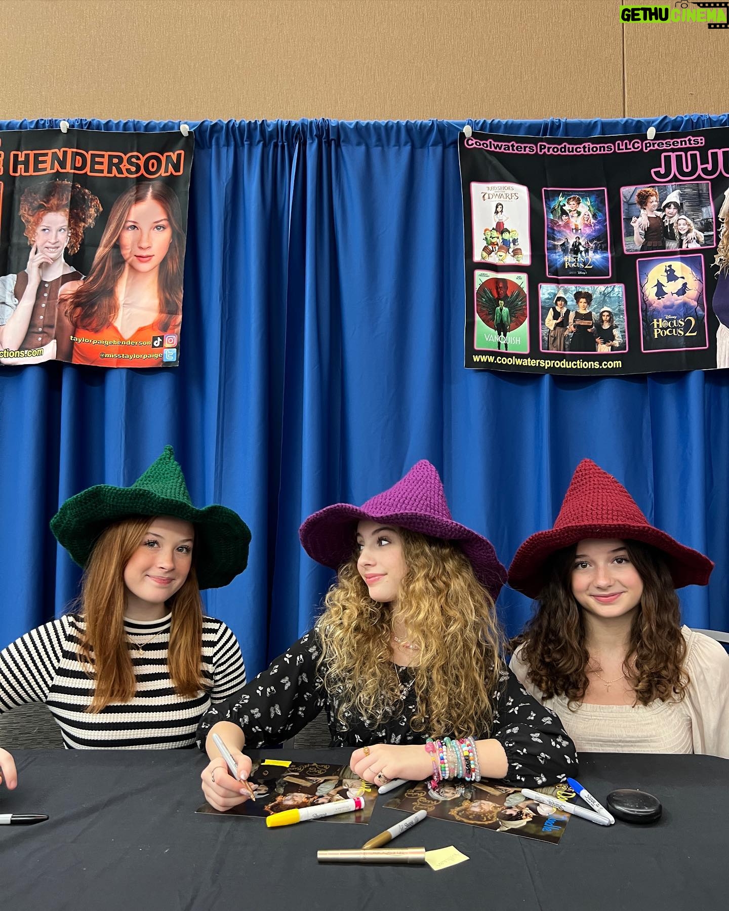 Shirly Brener Instagram - such an amazing experience getting to travel w @jujubrenerofficial to TX and be part of the coolest Halloween Fest @preservehalloweenfest we are big halloween fans and have been for years!!! 🎃🎃🎃💜🖤🖤🥳🎉 Its been a rough time for the world glad to be able to escape for some time see Juju and the lovely @taylorpaigehenderson and @officialninakitchen do their magic and celebrate all things halloween 👻👻