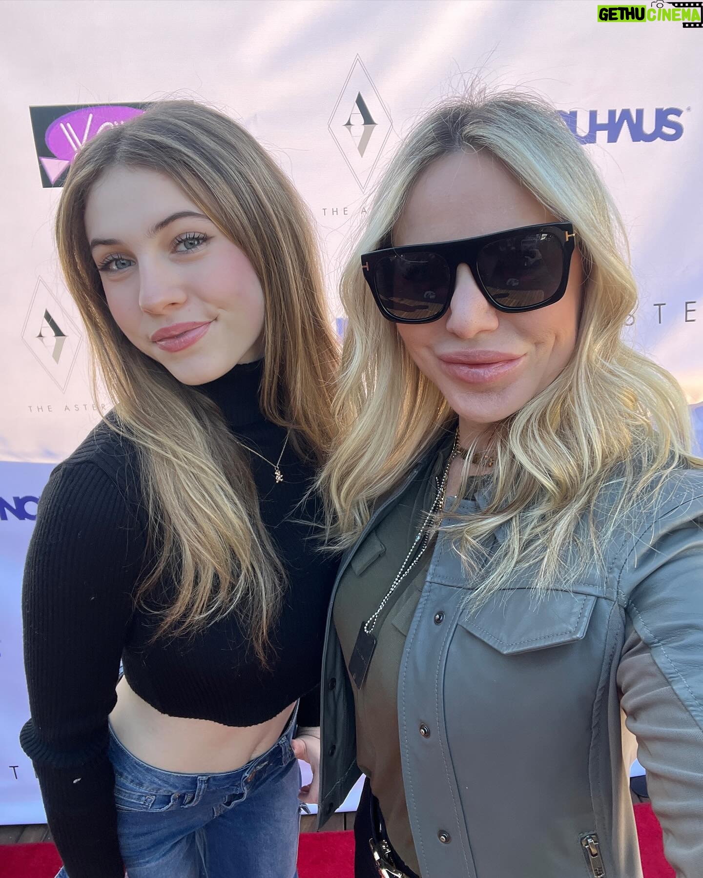 Shirly Brener Instagram - a beautiul day in sunny LA π we had a lovely time at the pre-Emmy Lifestyle & Gifting lounge thank you @wowcreations @theasterlosangeles for hosting us at ur stylish & chic event as always ur the best! π«ππποΈπ