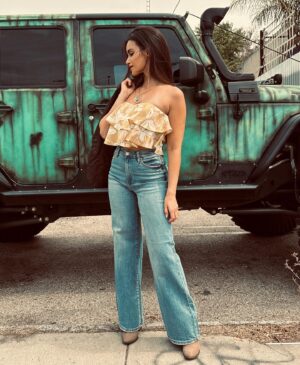 Shiva Negar Instagram - 📸: @1ag_photography 
🧥: @dereklam 
👖: @blanknycjeans 
👚: @marciano 
#fallfashion #shivalife
