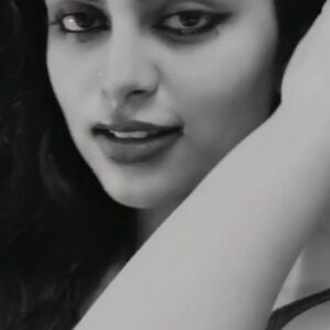 Shiyara Sharmi Instagram - retro 🎥

#intareelsindia_instadaily_instafella_instashooutout_instareel_instasnitizer_instaindia #trending #viral #retroaesthetic #retro #silksumitha #blackandwhitephotography