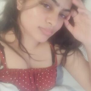 Shiyara Sharmi Instagram - 🤫 

#instagram #instareelsindia❤️ #trending #loveatfirstsight #vallavan #bgmlovers