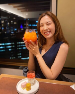 Shizuka Anderson Instagram - ✨A glimpse into the Hilton Tokyo 👀✨

It was my first time staying at the Hilton Tokyo last weekend and it was such a great experience! 💕The views of Shinjuku from above were absolutely stunning. 😍😍

I also loved the Japanese touch to the room design with the sliding paper doors (shoji) on the windows! I feel it gives the rooms a bit of a Lost in Translation vibe… don’t you think? ✨

The Executive Lounge is also a MUST-VISIT in the evening if you stay at the Hilton!! @bakairu and I had a blast there — with free-flowing champagne, an open liquor bar (even a wine machine!) along with unending hors d’oeuvres and sweets… we were like kids in a candy shop. 😂😂

It was such a fun little staycation! ❤️ Thanks @hiltontokyo for making it so comfortable and memorable! ✨

#hiltontokyo #tokyo #shinjuku #staycation #traveltokyo #japan #luxuryhotel #executivelounge #ヒルトン東京 #東京 #東京ホテル #ステイケーション #エグゼクティブラウンジ  @tokyoweekender @timeouttokyo_