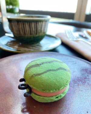Shizuka Anderson Instagram - I had the most wonderful day enjoying a watermelon-themed afternoon tea at my favorite Andaz Tokyo. 😍❤️🍉 

Each amuse-bouche was so creative; masterfully incorporating watermelon into each item ranging from sweet watermelon scones and macarons to savory watermelon pickles wrapped in prosciutto— it made for an afternoon brimming with all the refreshing tastes of summer. 💕🍉☀️

The watermelon afternoon tea is on until September! Make sure to check it out if you’re in Tokyo and looking for a fancy, fun and delicious way to spend a summer afternoon. 🥰

アンダーズ東京のスイカ・アフタヌーンティーに行ってみました〜！めちゃくちゃ可愛くて、夏の味を楽しめました🥰🍉

9月までやっているので、アフタヌーンティーがお好きな方は是非、素敵な東京の景色を眺めながらスイカアフタヌーンティーを味わってみて〜！☀️💕

Photo cred: @bakairu 📸

@andaztokyo 
#andaztokyo #andaztokyotoranomonhills #watermelon #afternoontea #fancy #アンダーズ東京 #アンダーズ虎ノ門 #スイカ #アフタヌーンティー #オシャレ #夏のご褒美 #foodie #グルメ #スイーツ #summertime #watermelonsugarhigh 🍉🍉😋❤️