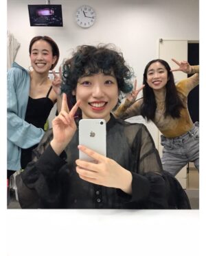Shizuka Ishibashi Instagram - 木ノ下歌舞伎「桜姫東文章」
無事に全公演おわりました🌸
くぅー桜姫、ぶっ飛んでたぜ！

観にきてくれた皆さんありがとうございました🙏🏻✨

赤髪シリーズ楽しかった🔥