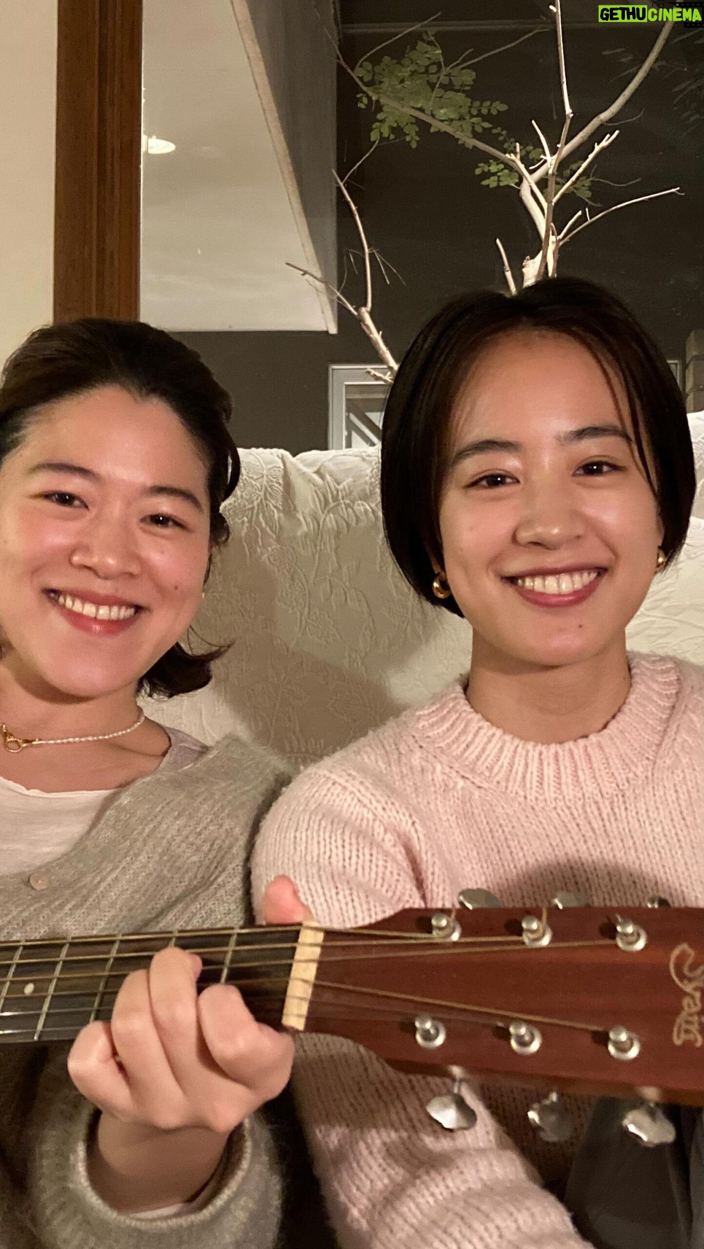 Shizuka Ishibashi - 15.6K Likes - 🌞HAPPY NEW YEAR🌞
🎵Jimmy by Moriarty