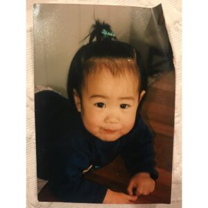 Shizuka Ishibashi Instagram - 💧
Turned 27! 
Thank you to those who I know and I don’t know, for watching the movies and the dramas that I’m in, and sending me messages that warms my heart. It really means a lot to me and really pushes my back to move forward in this difficult time.
Sending happy vibes to y’all😀❣️

27さいになりましたっ！
いつも作品を観てくださる皆さま、あたたかいお言葉をくれる皆さま、本当に、ありがとう。

見るに耐えない言葉や、つらい現実がたくさんある今だけれど、目を瞑れば、自分だけの世界が広がっていて、そこに美しい言葉や風景を思い描けたらいいなと、それが心の筋トレだと思って、日々を過ごしていきたいと思います。

そしてだれかのその風景の一部になれるように、精進します。

✌︎🤍