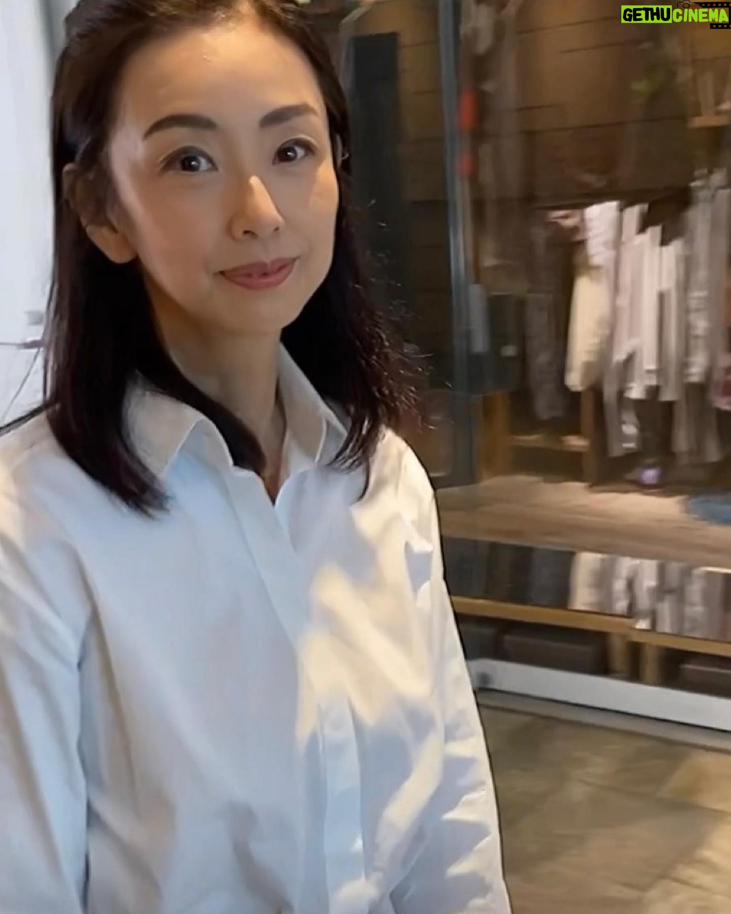 Shoko Tamura - 4.4K Likes - たまには写真も😅
打ち合わせの後、青山で偶然素敵な食品店を見つけました。
ワインを買って、お店の奥にある隠れ家的なレストランでそのワインとお食事をいただき、楽しい寄り道になりました😊
#寄り道#田村翔子#ライフスタイル#lifestyle