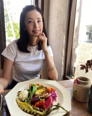 Shoko Tamura Instagram - 祐天寺のPedibus Jambus でお野菜たっぷりのキッシュランチをいただきました😊

#祐天寺グルメ#ライフスタイル#lifestyle#田村翔子#祐天寺ランチ