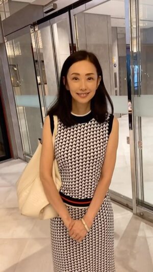 Shoko Tamura Instagram - 先日の続きの動画もアップします😊
みなさま、今日もよい1日を💕

#夏コーデ#businessoutfit #田村翔子#お仕事コーデ#田村翔子#summerfashion#summeroutfit