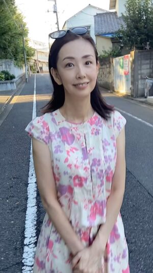 Shoko Tamura Instagram - ピンクを着ると気分も上がります。
昔から大好きな色です💕
年を重ねるにつれ、着る頻度がどんどん少なくなる色ですが、いつまでも大人のピンクを楽しみたいと思います😊

#ピンク#pinkoutfit #ワンピース#田村翔子