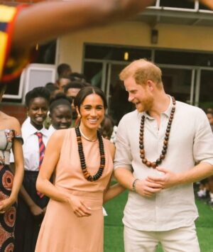 Shola Mos-Shogbamimu Instagram - The love language that exudes from Harry and Meghan’s touch is a body language that should be studied. They aren’t just husband and wife, lovers & parents of Archie & Lilibet. They’re best friends. 

We love to see it ❤️ #HarryandMeghaninNigeria
