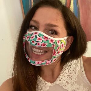 Shoshannah Stern Instagram - Clearly thrilled (get it? 😉) to share the #MillieMask with y’all! Ever since I wore a clear-paneled medical mask on Grey’s Anatomy, I’ve been getting requests from people around the world about where to get one. This mask from the incredible @milliesimm & @rafinova_go is it! It increases awareness of the challenges that traditional face coverings present for deaf and hard of hearing people like me. It also raises funds for @deafwomenofcolor and @txhandsandvoices! Go to rafinova.com to get yours. 🤟