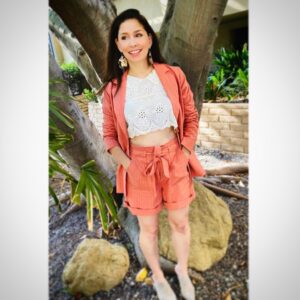 Shoshannah Stern Instagram - How amazing is this summer suit from #nowgenxkohls? Perfect for Zoom meetings like the one that I’m heading into, especially in the very weird humidity we’ve been having. Designed by the gorgeous @nowandgen & available now only at @kohls!