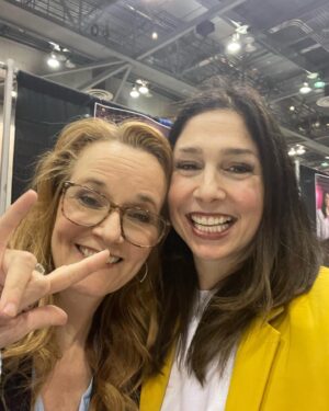 Shoshannah Stern Instagram - Thank you Huntsville! Also @osricchau for making @alainahuffman and I take pictures with the Delorean @djqualls for being @djqualls @sunsetmoonshine for her amazing artwork @lea_thompson for being an awesome booth neighbor @_tan_da_man_ for being the most excellent right hand man/mustache haver & everyone who came by to meet me for being so nice! 🤟