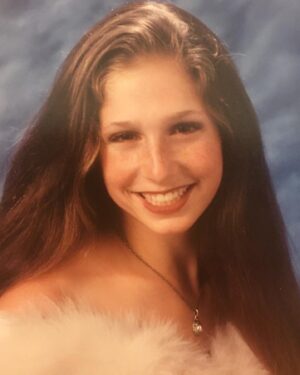 Shoshannah Stern Instagram - My mom just sent me this. Do people still use these fluffy white things in pictures? If so, I’m sorry. #seniorpictures #classof1998