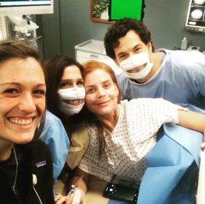 Shoshannah Stern Instagram - Tonight’s episode of @greysabc has a very special guest star... these face masks that have clear panels to help facilitate lip reading! They got approved by the FDA very recently, so I was beyond thrilled when the great team at Grey’s made it possible for @giacomo_gianniotti and I to wear them on camera. Keep an eye out for them, and more Dr. Riley tonight! #GreysAnatomy