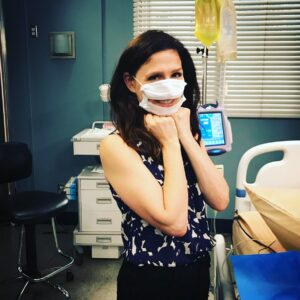 Shoshannah Stern Instagram - Tonight’s episode of @greysabc has a very special guest star... these face masks that have clear panels to help facilitate lip reading! They got approved by the FDA very recently, so I was beyond thrilled when the great team at Grey’s made it possible for @giacomo_gianniotti and I to wear them on camera. Keep an eye out for them, and more Dr. Riley tonight! #GreysAnatomy
