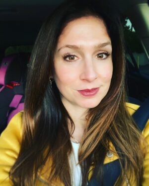 Shoshannah Stern Instagram - obligatory omg I got my hair done for the first time in what feels like years car selfie (guest star: my daughter’s pink booster seat)