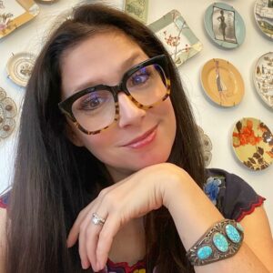 Shoshannah Stern Instagram - Gave in and got blue light glasses. So far I just feel like I’m cosplaying Clark Kent. If you have them I’m curious what your experience has been with them? 👓
