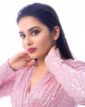 Shreegopika Chandran Instagram - Any pink lovers ? 💓
📸 @kavinvnayakam @culture_clickss 
👗 @urbanic_in @urbanicsquad 
💄 @sarahairandmakeup__