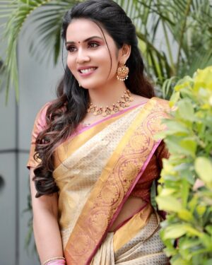 Shreegopika Chandran Instagram - 📸 @harish_paul_v
MUA @faczme
Hairstyle @vyshalisundaram_hairstylist
Saree draping @pleatzbysaranya 
Jewellery @rahman_jewellery
