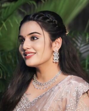Shreegopika Chandran Instagram - Be the spark ✨

Hairdo @jenifer_hair_stylist_official

#Shreegopika#photoshoot#traditional#salwar#actress#tamil#malayalam#shreegopikaneelanath#tollywood#kollywood#fashion#instagram#purple#photography#kerala#kushi#love#suntv#anbevaa#sundari#anu#kanmani#saregama#tamil#