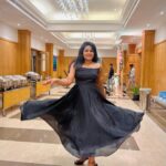 Shruthi Selvam Instagram – FRIENDS >>> 💗
.
.
#shruthiselvam #friendslikefamily #saturdaynight
