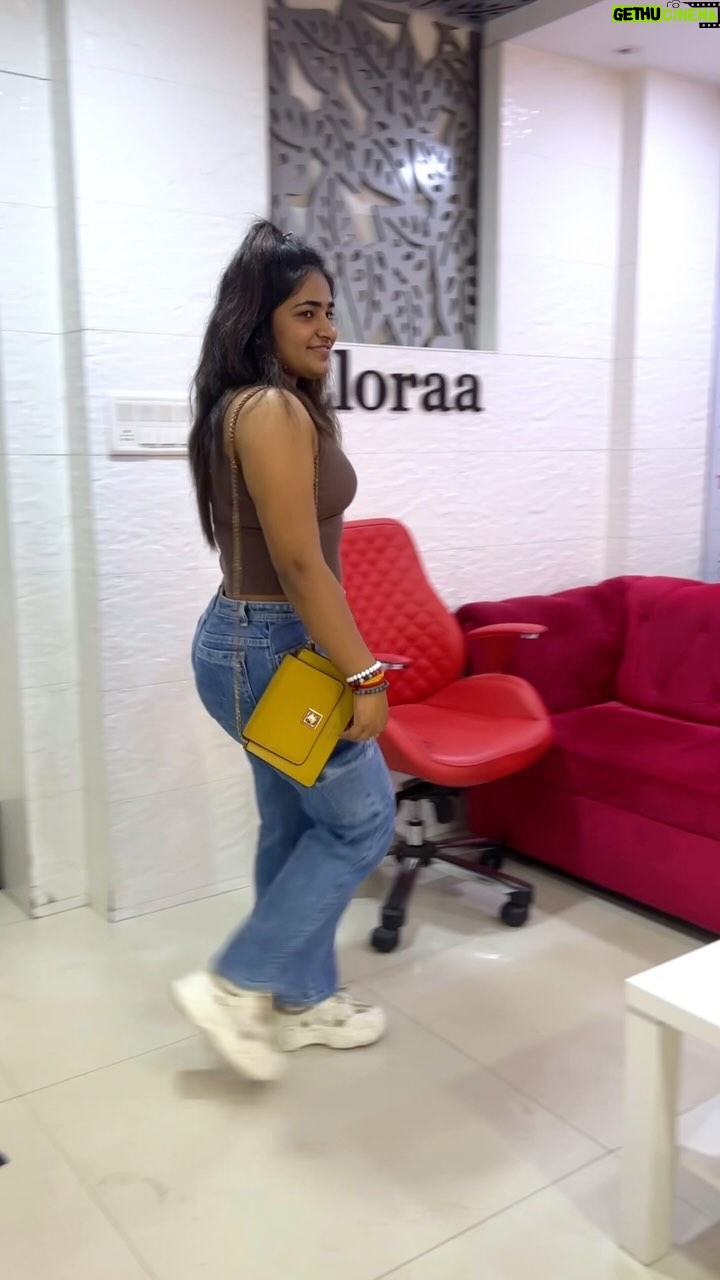 Shruthi Selvam Instagram - Laser Hair Removal 🤩 Get rid of your unwanted hair permanently😍 🔸No more Ingrown 🔸Razor bump free skin 🔸Painless 🔸4- wave diode #laserhairremovaltreatment #smoothlegs #ingrowthhairprevention #hairfree #skincaregoals @eloraacliniq @dr_chandhini For bookings and consultations: Contact @deepaaravinthan 9789989898 @dr_chandhini