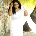 Shruthi Selvam Instagram – Why everytime Karthik has to wait for Jessy? 
Sometimes Jessy waits for Karthik too❣️

Maybe not in cinema but in real life :( 
.
Makeup: @yaanjiartista 
Retouch: @thejan__ 
Vc: @samjeremiahj 
Thank you Team🙌♥️
.
#shruthiselvam #vtv #jessy #karthik #life #love #saree #reels