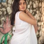 Shruthi Selvam Instagram – 🌙 
.
Pc: @samjeremiahj 
Makeup: @yaanjiartista 
Retouch: @thejan__ 
.
#shruthiselvam #photoshoot