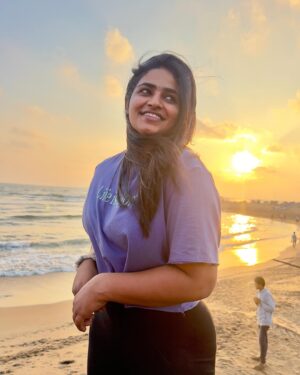 Shruthi Selvam Instagram - Hello Sunshine🤍🕊️🐾 
.
#positivevibes #shruthiselvam