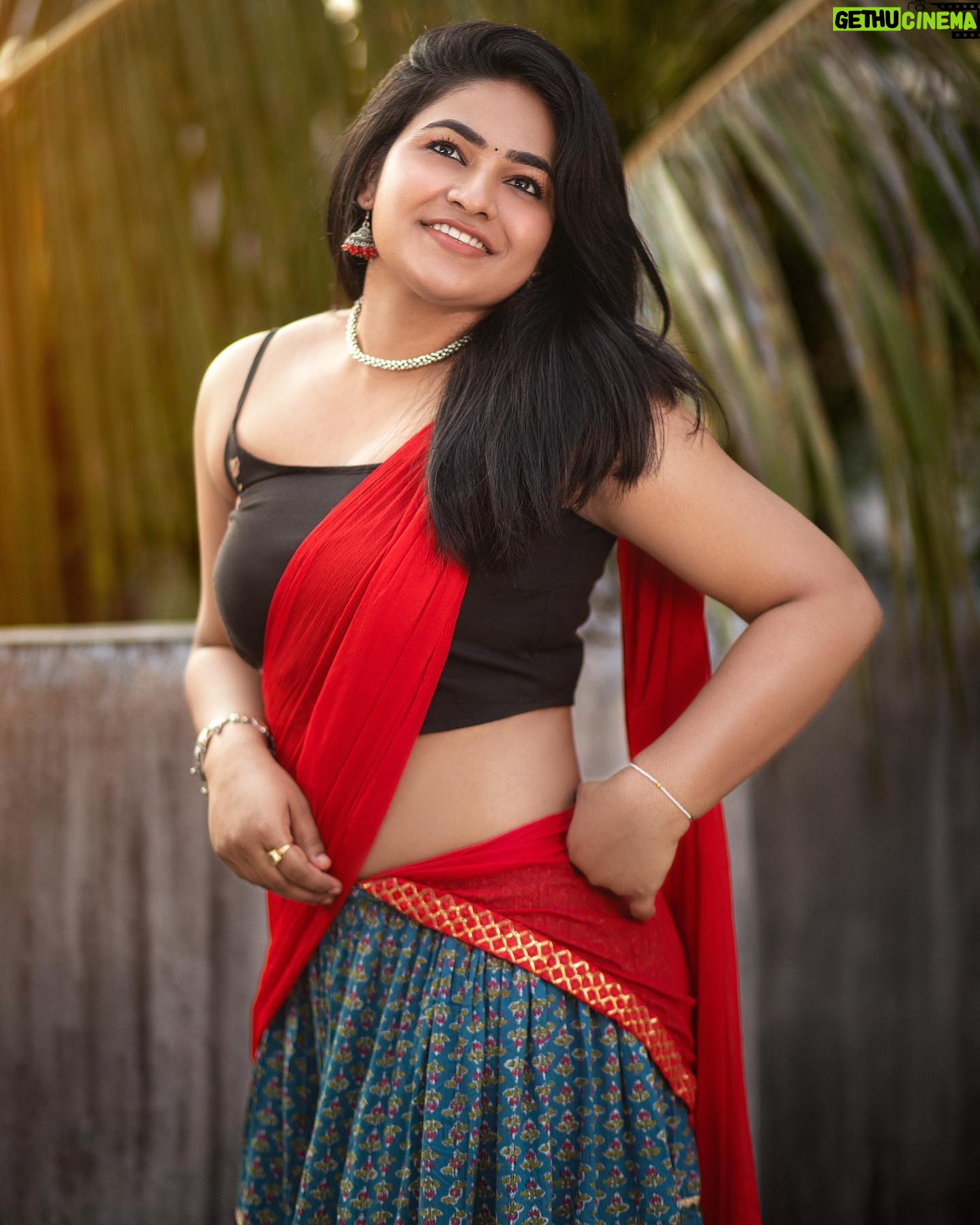 Shruthi Selvam - 12.3K Likes - Ennai Saaithale♥️
.
#shruthiselvam
