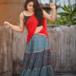 Shruthi Selvam Instagram – En aasa rombo pavam
Konjo kann eduthu paaren……♥️ 
.
📷: @samjeremiahj 
.
#shruthiselvam