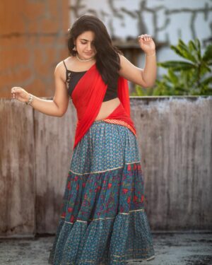 Shruthi Selvam Instagram - En aasa rombo pavam
Konjo kann eduthu paaren……♥️ 
.
📷: @samjeremiahj 
.
#shruthiselvam