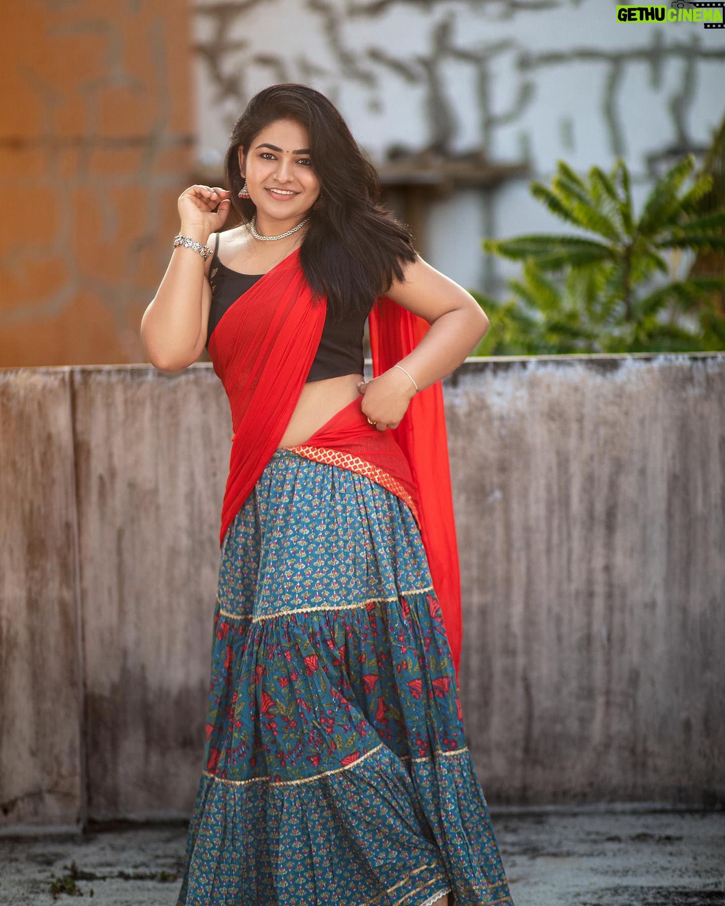 Shruthi Selvam - 12.8K Likes - En aasa rombo pavam
Konjo kann eduthu paaren……♥️
.
📷: @samjeremiahj
.
#shruthiselvam