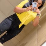 Shruthi Selvam Instagram – Enakagha Avan Koduthaan💛 #shruthiselvam
.
Top: @ralphlauren
Jean: @kraus_jeans