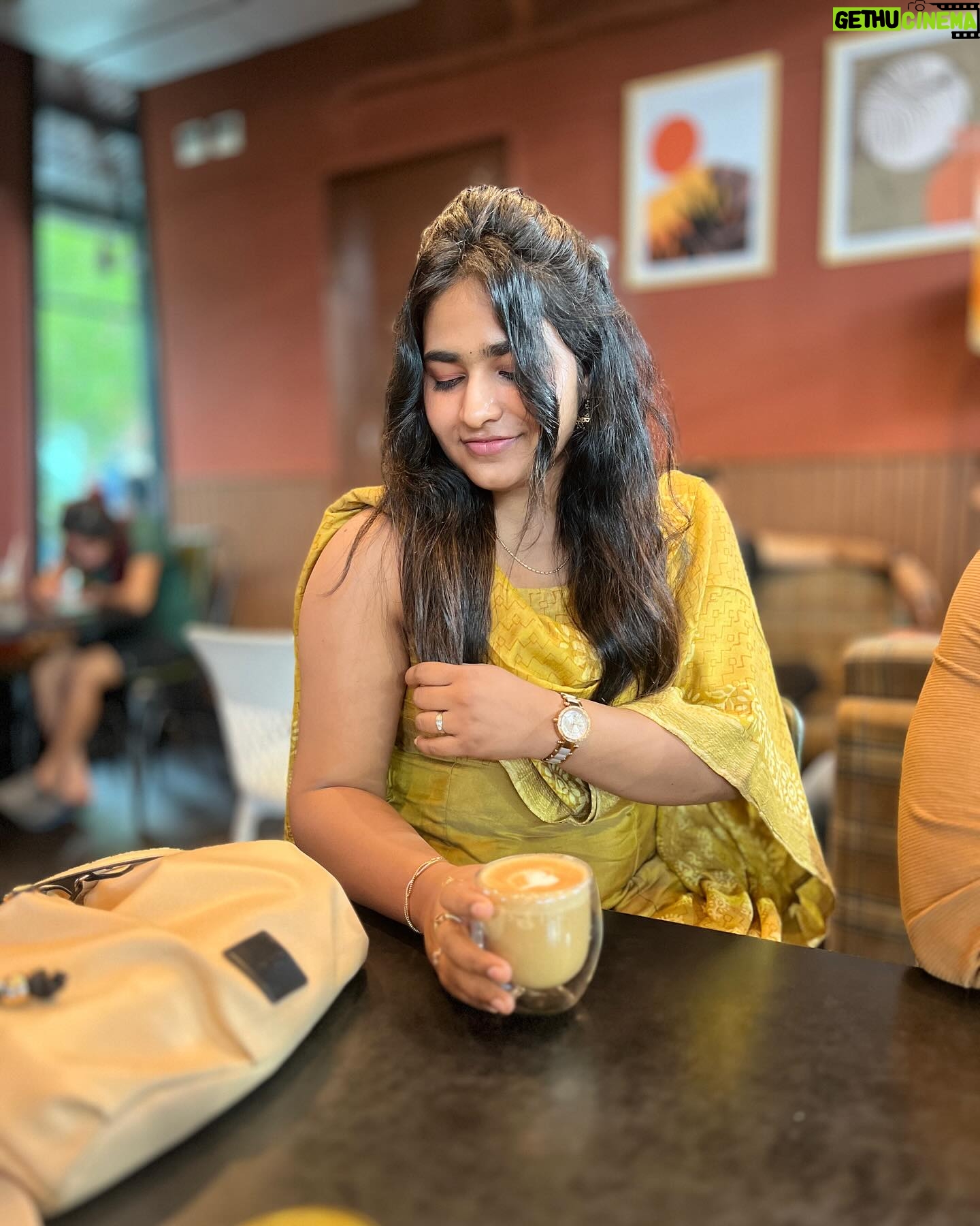 Shruthi Selvam Instagram - Dear April,ποΈ This month was bit tough lately, but as always I am not losing hope. πͺ½ Life is all about good and hard days. All we have is ourselves. Just fight back, the world is yours π€ . #shruthiselvam