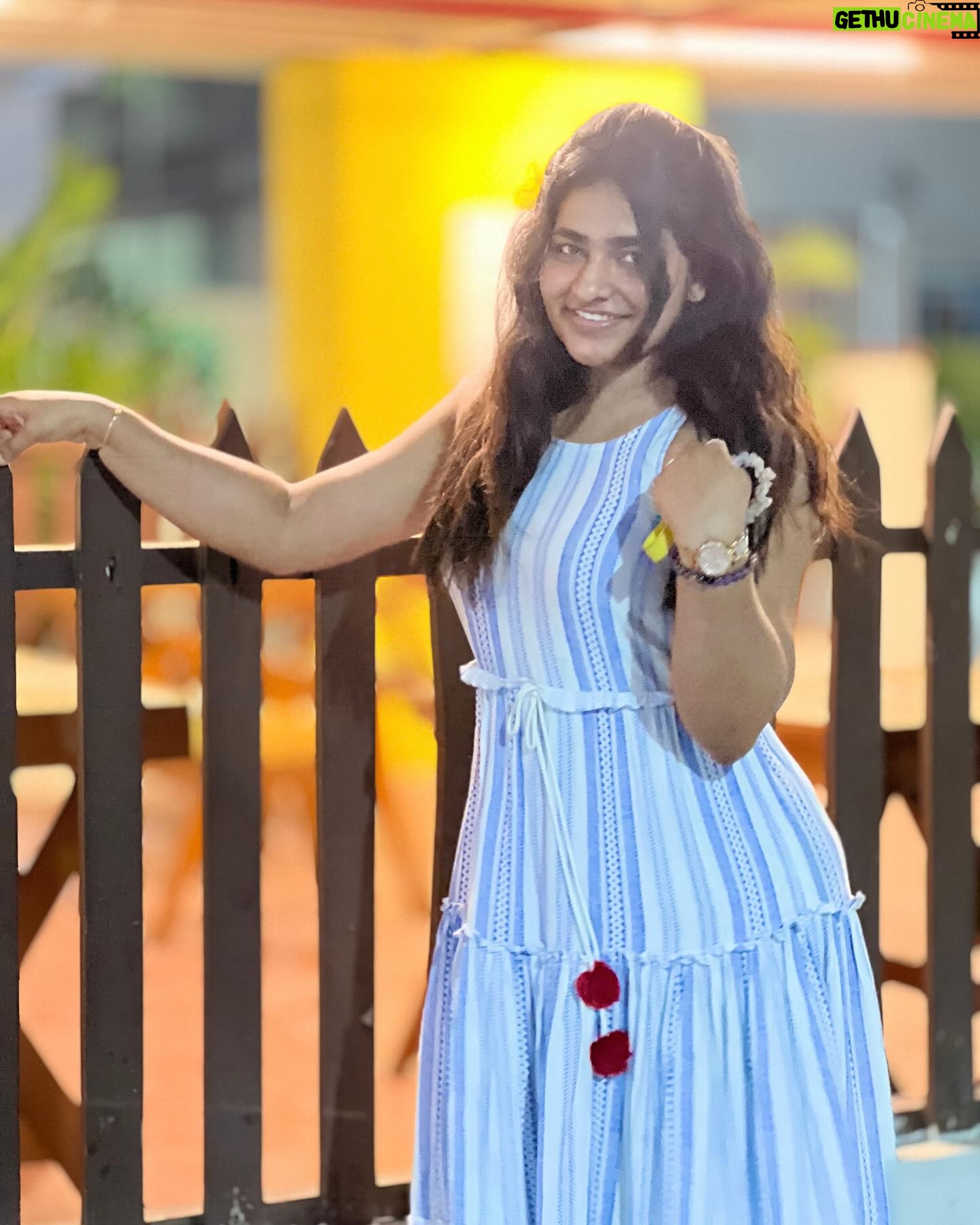 Shruthi Selvam Instagram - Dear April,ποΈ This month was bit tough lately, but as always I am not losing hope. πͺ½ Life is all about good and hard days. All we have is ourselves. Just fight back, the world is yours π€ . #shruthiselvam