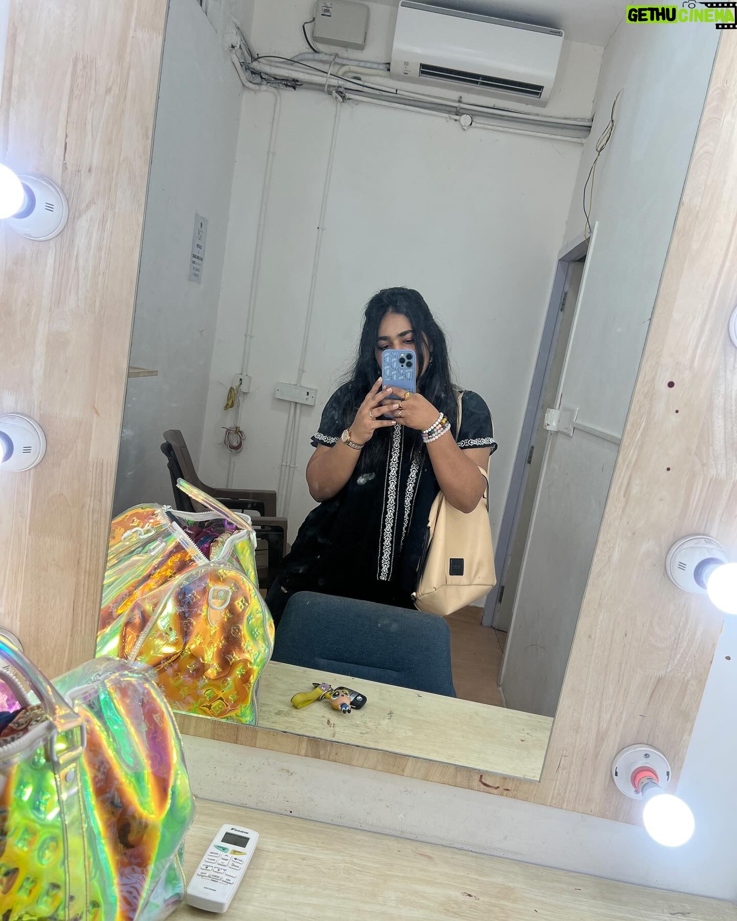 Shruthi Selvam Instagram - Dear April,ποΈ This month was bit tough lately, but as always I am not losing hope. πͺ½ Life is all about good and hard days. All we have is ourselves. Just fight back, the world is yours π€ . #shruthiselvam