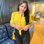 Shruthi Selvam Instagram – Enakagha Avan Koduthaan💛 #shruthiselvam 
.
Top: @ralphlauren 
Jean: @kraus_jeans