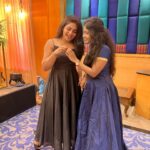 Shruthi Selvam Instagram – FRIENDS >>> 💗 
.
.
#shruthiselvam #friendslikefamily #saturdaynight