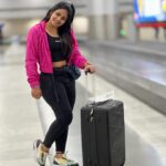 Shruthi Selvam Instagram – Hello Delhi🤍. Time for a kutty trip✈️ 
.
#shruthiselvam #travel #trip #delhi #happy