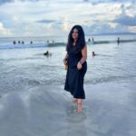 Shruthi Selvam Instagram – Tanned skin, glowing soul🤍 
.
#andaman #beachlife #beach #andamanislands #trip #travel #shruthiselvam