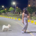 Shruthi Selvam Instagram – Life with her ♥️ @lilly_myworld 
.
Ps: My everything🤍 
.
#shruthiselvam #unakkuthan #unakkuthaan #pet #myypet #petlover #ootd #reelsinstagram #reelitfeelit