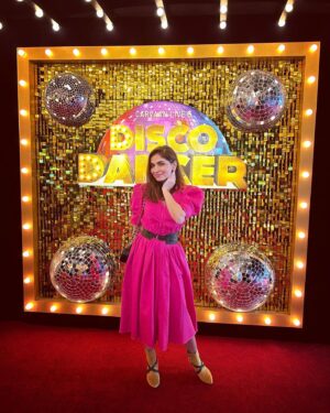 Shruti Pathak Instagram - Main ek disco… Tu ek disco… Duniya hai ek disco!!!!! 🕺 
@discodancerthemusical #mumbaipremier #discodancer