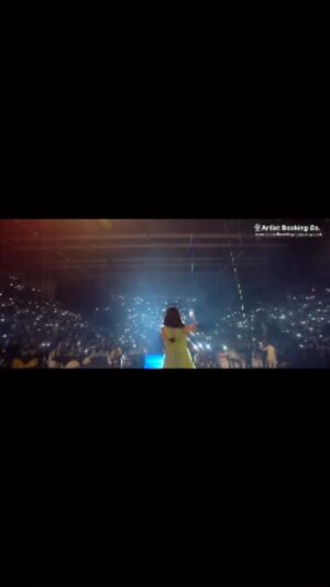 Shruti Pathak Instagram - A #ShrutiPathakLive experience… 

#tujhebhuladiya #nainalageyaanbaarishaan❤️ #alc2022 #alc #delhi #tyagrajstadium