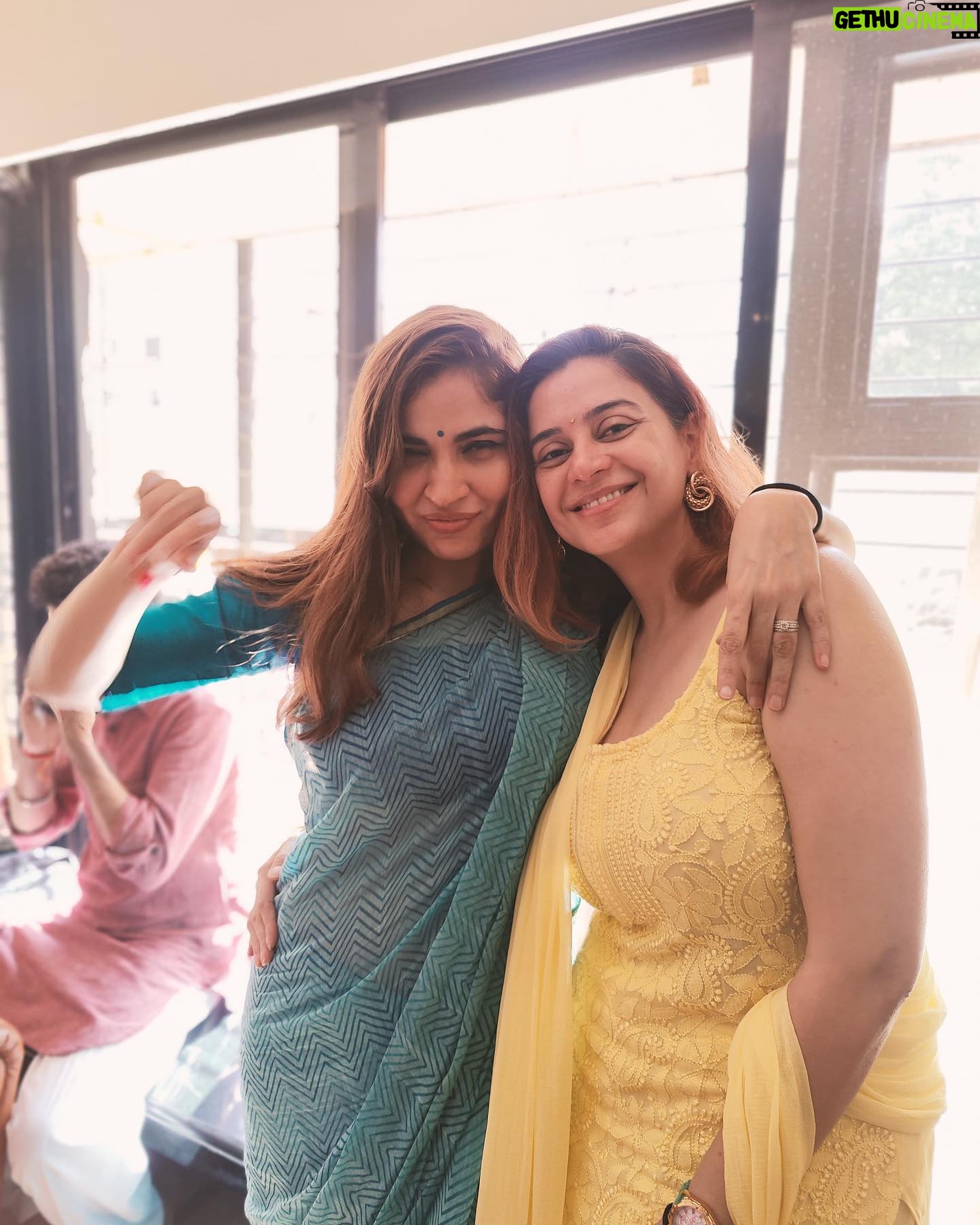 Shruti Pathak - 1K Likes - Ganpati Bappa Morya 🧿
Day 1 done so right
❤️❤️❤️
@nehaanand21 @pranjalnk @barmecharajat @meiyangchang @victoglyphix @dikhchyaoon @shrutidasofficial @ghuggss @manindersingh999 @the_nupur @hruthika_shrotriya @kushal_shrotriya18